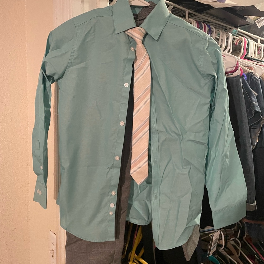 Van Heusen Teal Dress Shirt with Tie